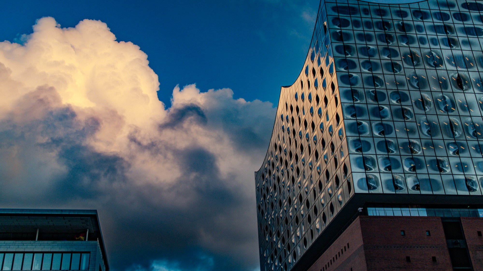 Elbphilharmonie im Abendlicht